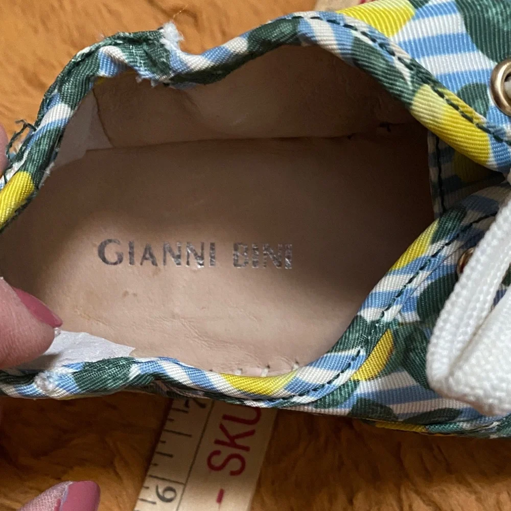 Gianni Bini Sneakers - Blue and Yellow Lemon Print